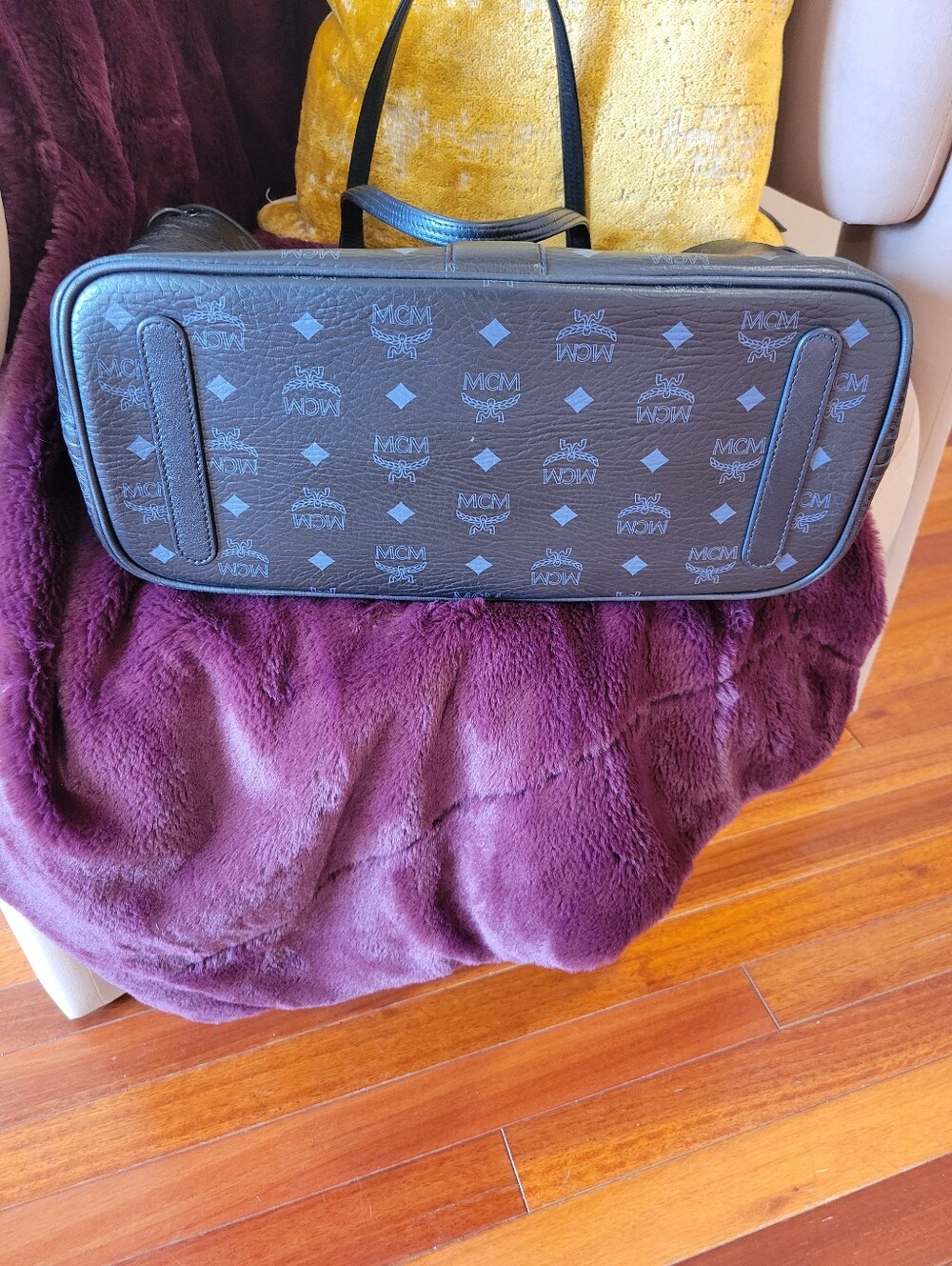 MCM Medium Reversible Liz Shopper Tote in Visetos - Picture 4 of 16